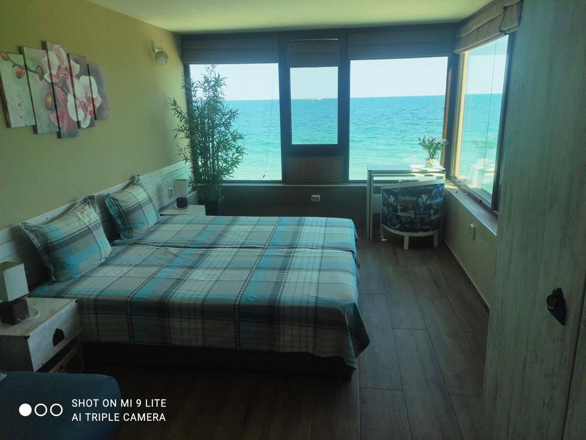 Hemingway Rooms In Happy Beach Varna Eksteriør billede