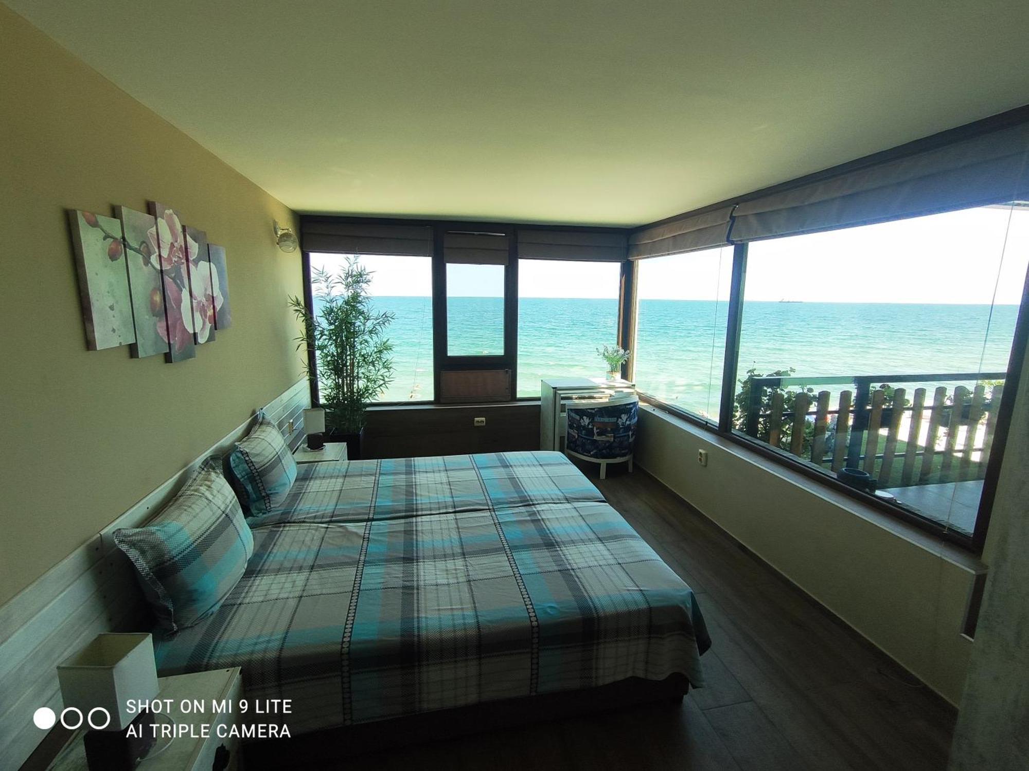 Hemingway Rooms In Happy Beach Varna Eksteriør billede